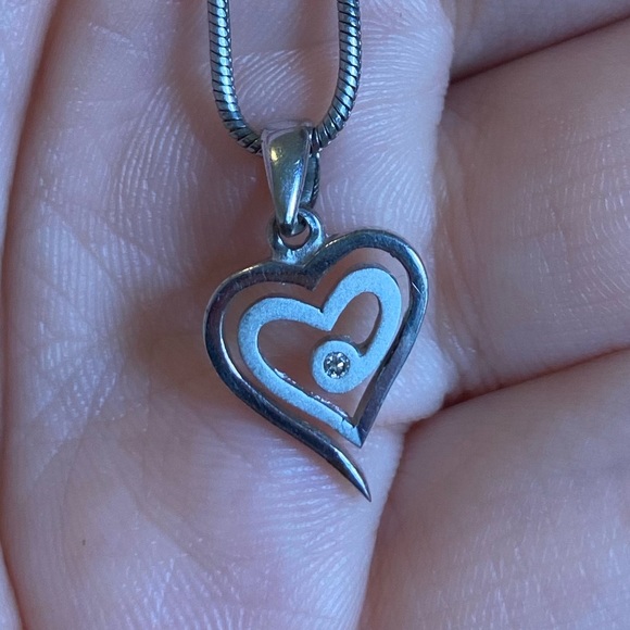 Heart Pendant Necklace and Box - Picture 4 of 10